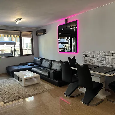 Tres Palmas Apartment