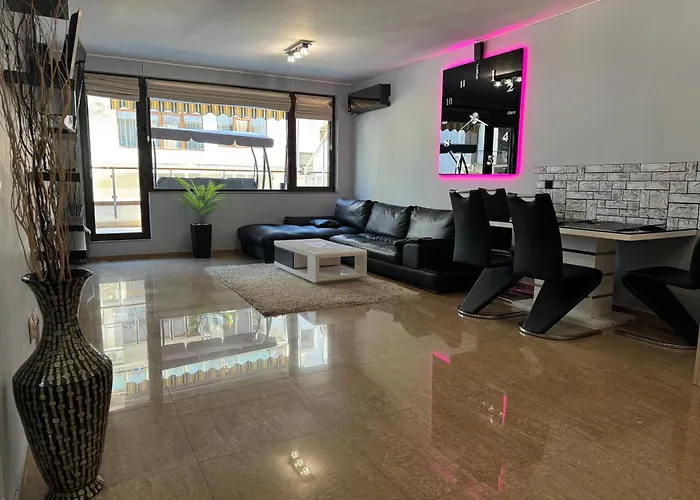 Апартамент Tres Palmas София