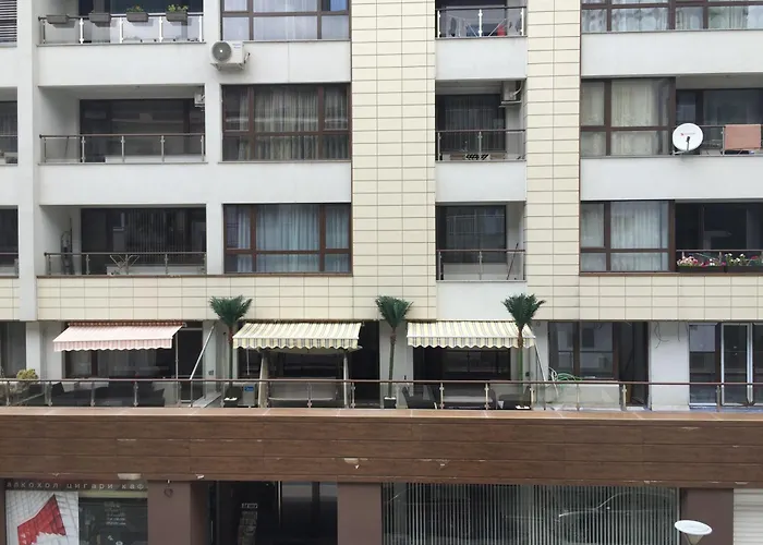 Апартамент Tres Palmas София